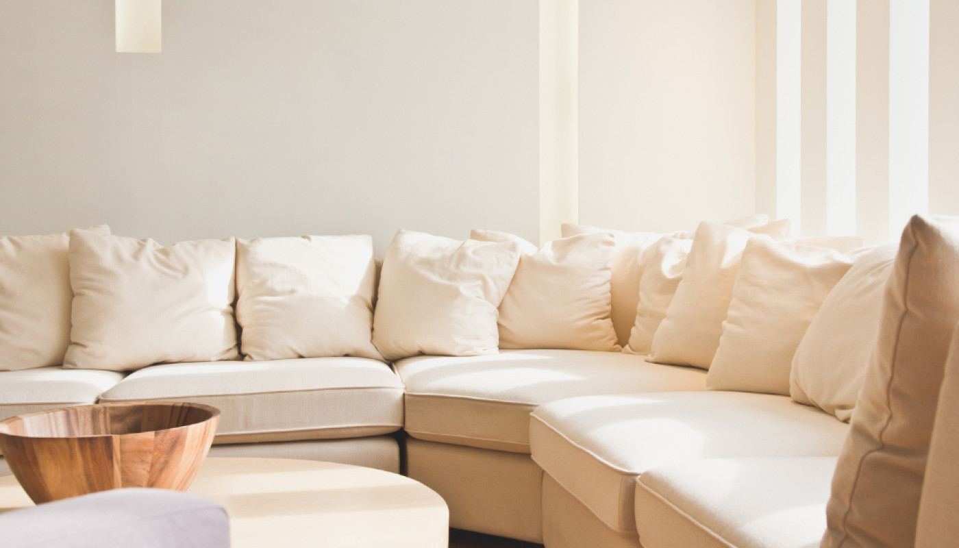 Pour l’achat d’un canapé à Narbonne, misez sur le sur-mesure avec Travaux Confort !